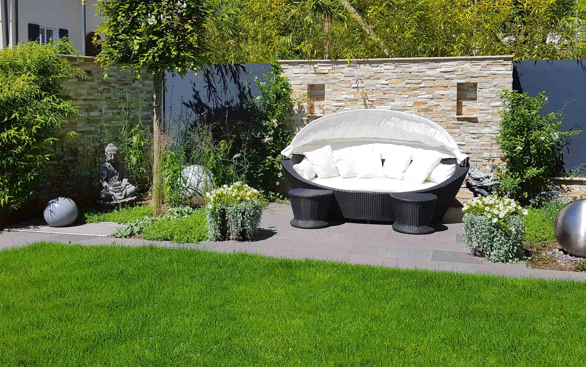 Schulte Gartenbau Ideen Gartengestalter Gartenplanung Gartengestaltung Gartendesign Pools Schwimmbaeder Teiche Pool kaufen Gartenunterhalt Landschaftsgaertner Mauern Natursteinbelaege Rasenpflege Hecken Pflanzen Blumen Rabatten Biotope Parkanlagen Garten und Landschaftsbau Gartenkonzepte Teichpflanzen Teichbau Professionell Oberwil Baselland