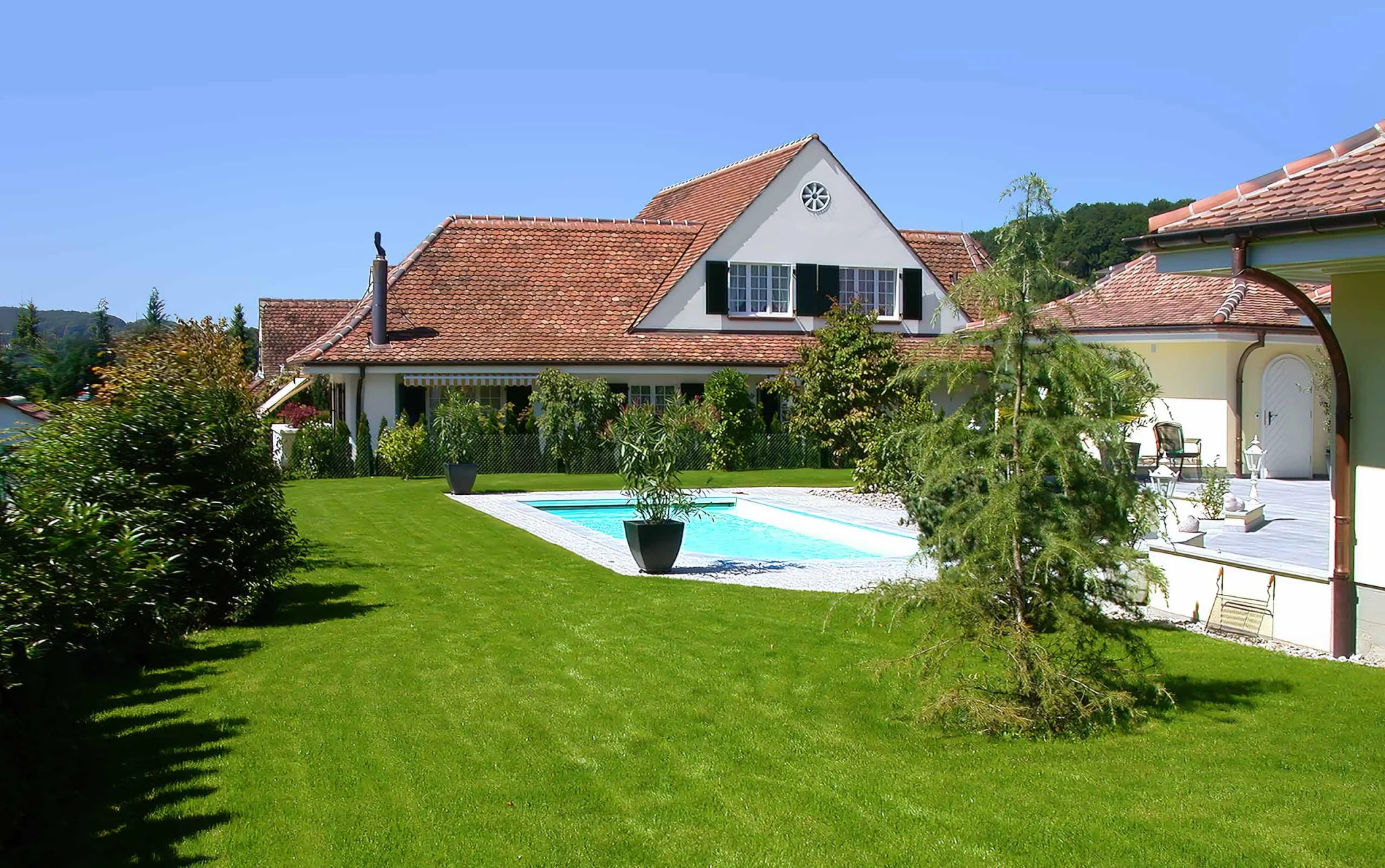 Schulte Gartenbau Ideen Gartengestalter Gartenplanung Gartengestaltung Gartendesign Pools Schwimmbaeder Teiche Pool kaufen Gartenunterhalt Landschaftsgaertner Mauern Natursteinbelaege Rasenpflege Hecken Pflanzen Blumen Rabatten Biotope Parkanlagen Garten und Landschaftsbau Gartenkonzepte Teichpflanzen Teichbau Professionell Oberwil Baselland